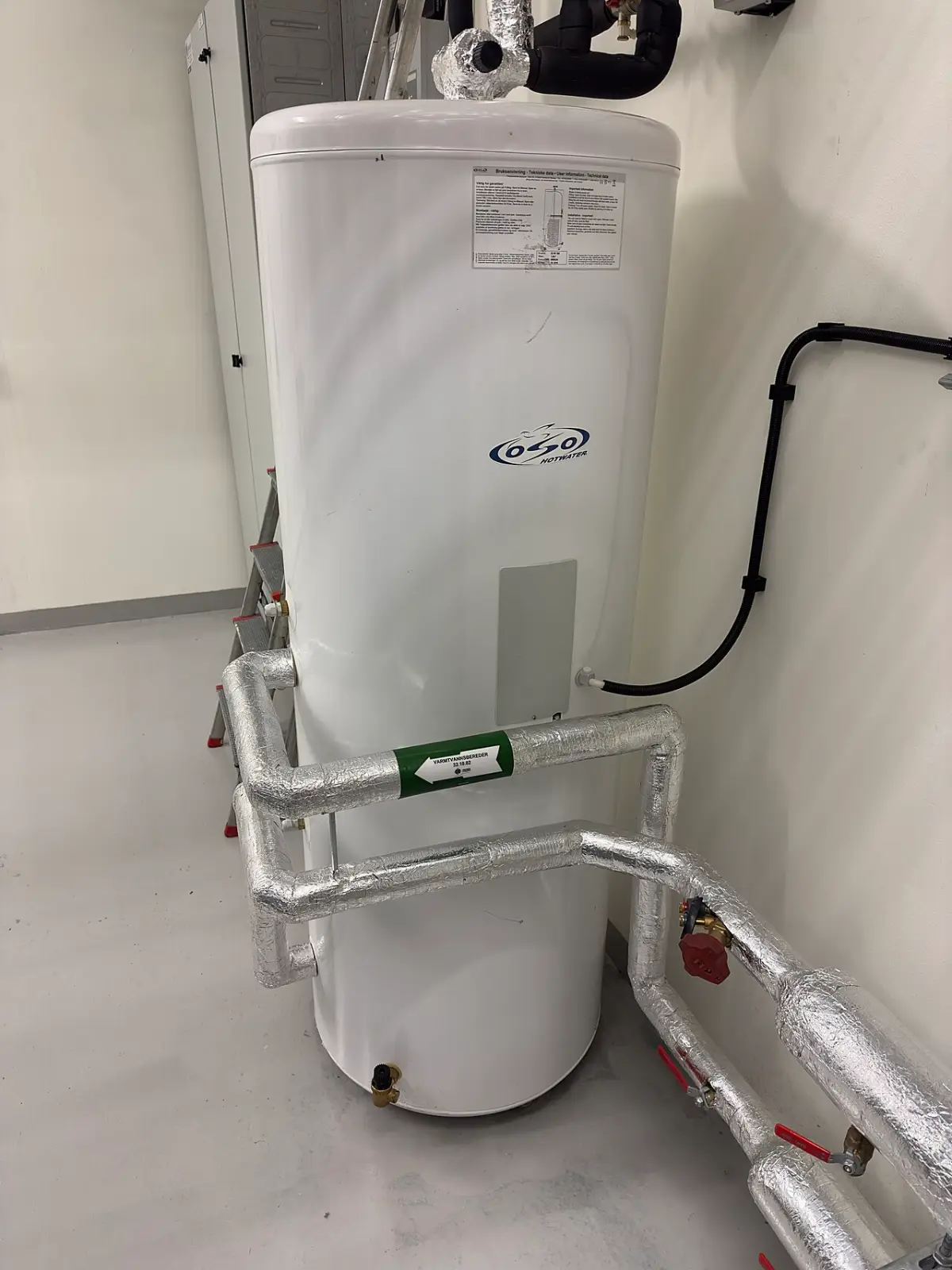 Appareil de chauffage électrique mural et son raccordement
